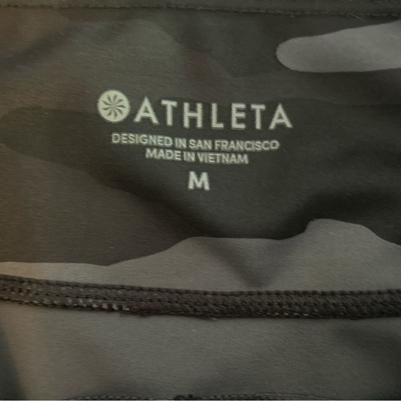 ATHLETA  Black Elation Camo Workout leggings Sz M EUC - Picture 3 of 4